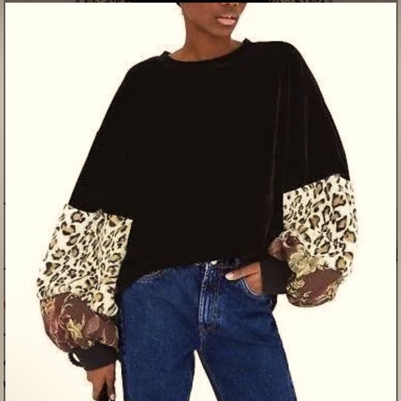 Zara Tops - 🆕ZARA Trafaluc Black Velvet Contrast Patchwork Balloon Statement Sleeves🪡
NWOT
